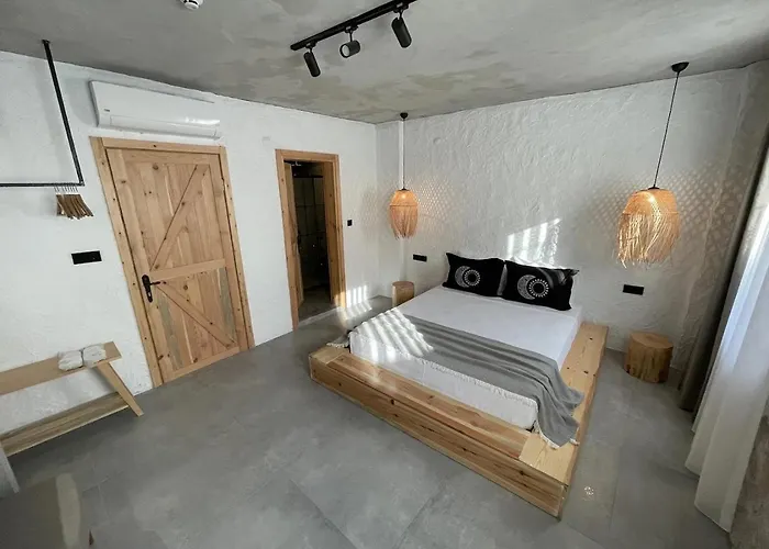 Samta Kuecuekkoey Hotel *